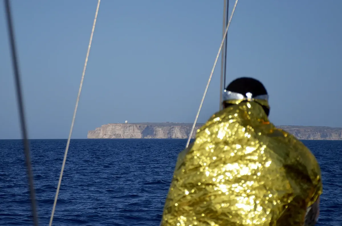 Geflüchteter nach Rettung an Bord der Imara